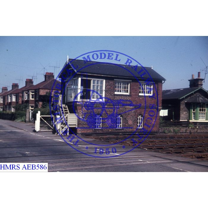 [AEB586] Driffield Wansford signal box F3Rsteps and levXing