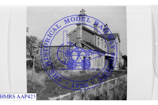 [AAP423] Leadenham xGNR station building, platform side from SE, disused 1967 Closed 1965, track still in sit