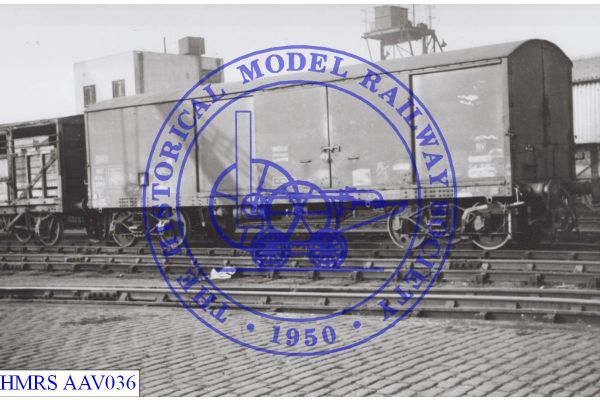 [AAV036] Unidentified SNCF bogie box van with sliding doors in unidLoc yard R3L. Part xLMS cattle wagon left.