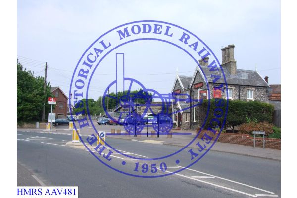 [AAV481] Taken in Station Road looking into the station entrance forecourt.  Includes The Railway public hous