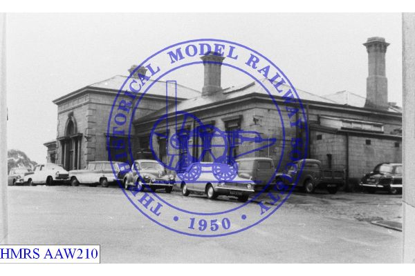 [AAW210] Mansfield Midland Station exterior
