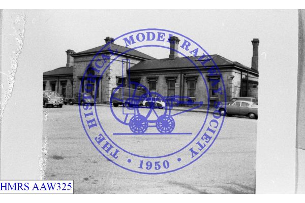 [AAW325] Mansfield Midland Station exterior