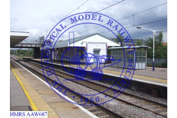 [AAW687] Platform 2 side of platform 2 and 1 island platform.  Northern half of.  Taken from platform 3 looki