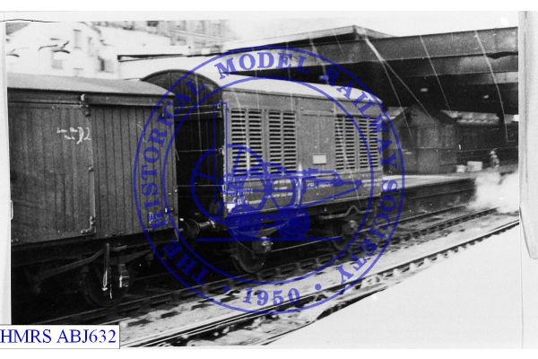 [ABJ632] 4wheel cell truck BR DM279974 C&W dept Workington xLNW CCT F3R seen at train end in unidLoc station