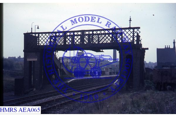 [AEA065] Armley Moor, footbridge partly dismantled, Rear xLeeds Bradford & Halifax junction