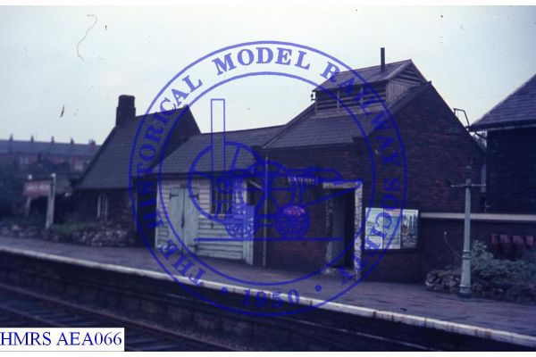 [AEA066] Armley Moor, Down platform, various brick & wood buildings xLeeds Bradford & Halifax junction