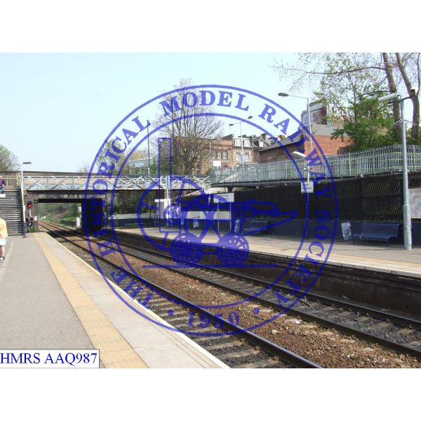 [AAQ987] Upper Holloway Station. Eastern end of platform 1 / west bound