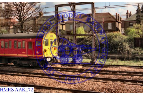 [AAK172] Three post heavily braced catenary mast + cab Cl. 302 EMU from trackside by City of London Cemetery.
