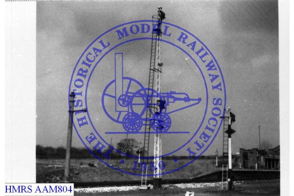 [AAM804] Ashby Magna GCR Up start signals tall lattice, derelict, no boards Derelict cast iron gas lamp post