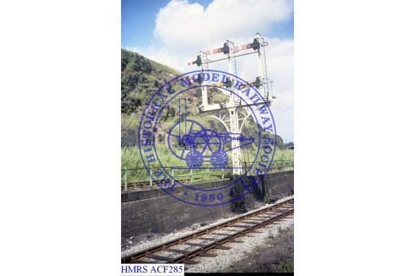 [ACF285] Masborough Sorting Sidings Sth UQ 3 doll Down HaDsignal signals, from train