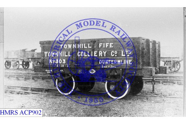 [ACP902] Townhill Colliery (Dunfermline)  8T 4 plank S/E  303 [OP] F3R Tare: 5-14-2, dmBuf, plated wheels, sS